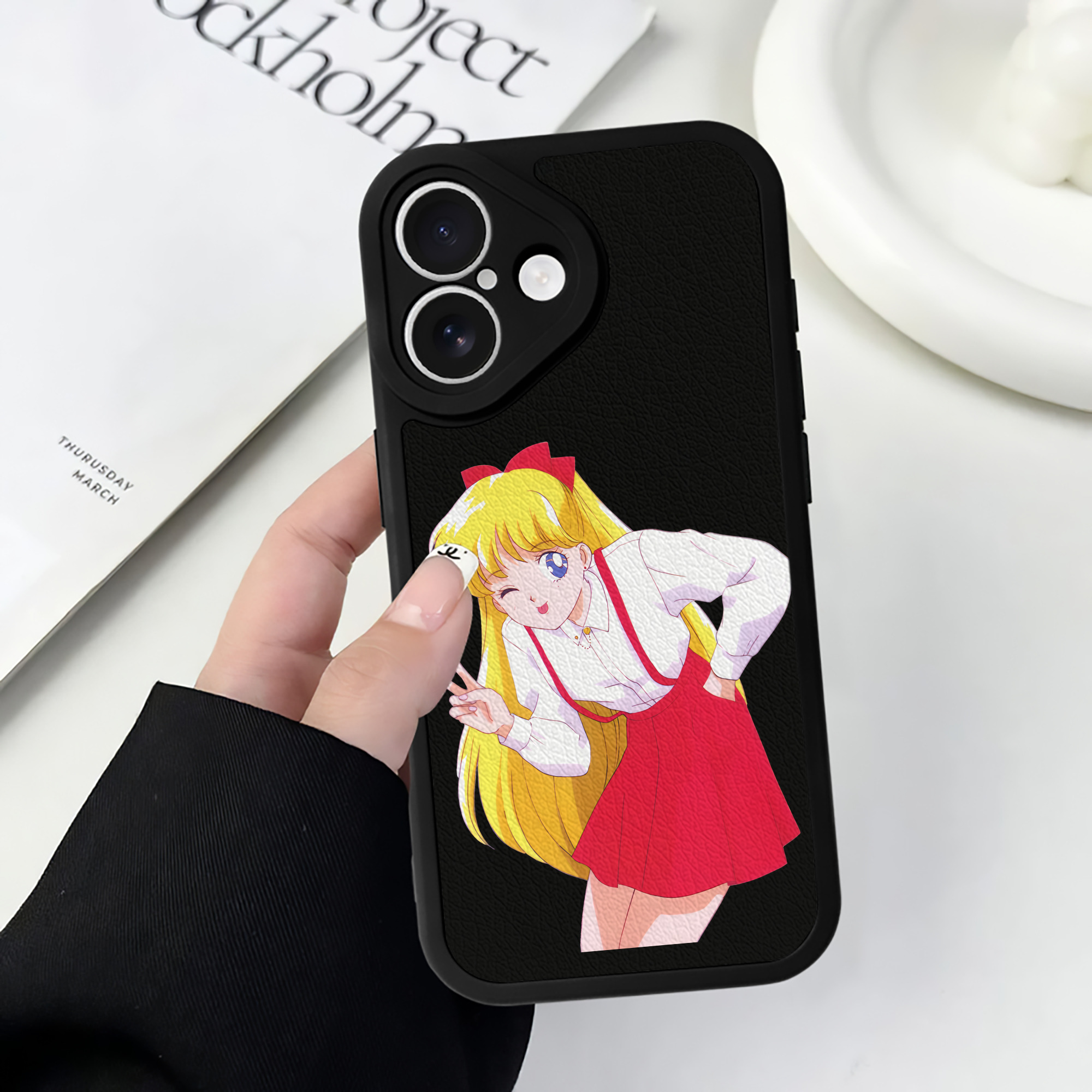 （画像用） 美少女戦士セーラームーン 愛野 美奈子 あいの みなこ Sailor Moon Aino Minako 【iPhone 16シリーズ対応】シリコンスマホケース（レザー調） 材質：シリコン